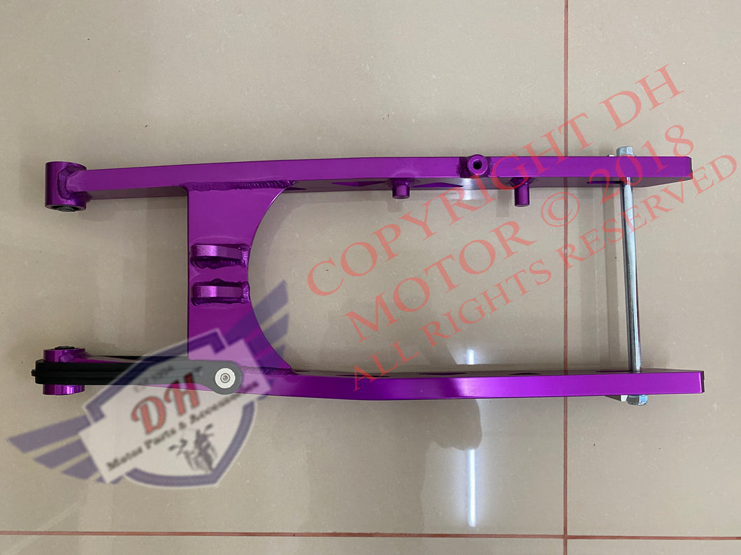 KINGDRAG SWINGARM LC135 STN/PT