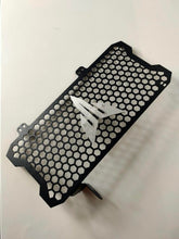 Load image into Gallery viewer, YAMAHA MT15 RADIATOR GUARD SA/TT
